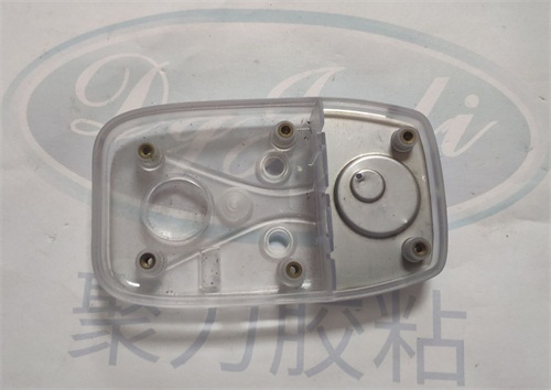 铁和塑料粘接